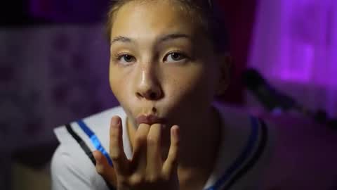 Snapshot of vivien_cutie chatting on 09.15.25 vivien_cutie online show from 09.15.25