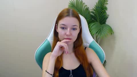 Vivien online show from 02.05.25