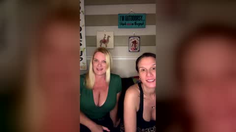 Snapshot of vivienesky chatting on 05.10.26 vivienesky online show from 05.10.26