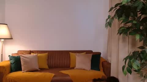 Vivienne online show from 09.08.25