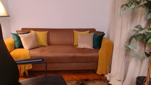 Vivienne online show from 11.02.25