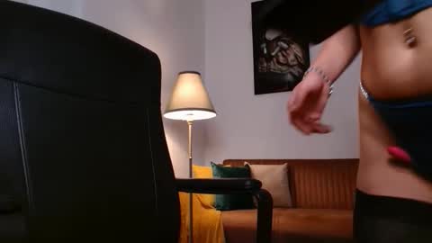 Snapshot of vivienneclement chatting on 04.02.26 Vivienne online show from 04.02.26