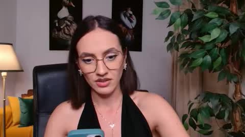 Snapshot of vivienneclement chatting on 04.11.26 Vivienne online show from 04.11.26