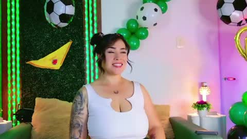 Snapshot of viviwolff chatting on 06.16.26 Vivi online show from 06.16.26