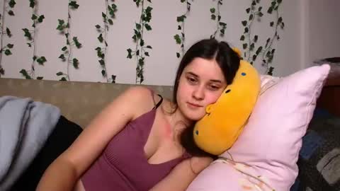 Snapshot of vixen_lily chatting on 01.02.25 Vixen Lily online show from 01.02.25