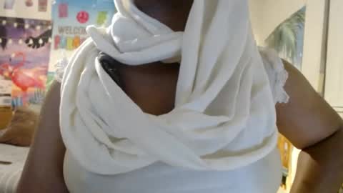 Snapshot of vixenfyre chatting on 02.23.25 Vixen Fyre online show from 02.23.25