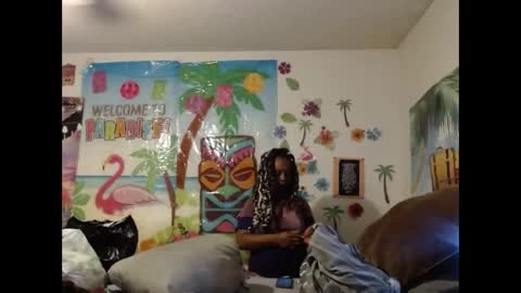 Snapshot of vixenfyre chatting on 10.01.25 Vixen Fyre online show from 10.01.25