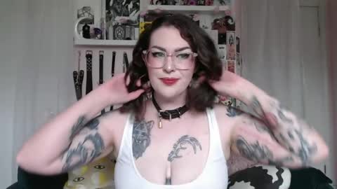 Snapshot of vixinvvitch chatting on 08.01.26 VIXIN online show from 08.01.26