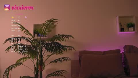 Snapshot of vixxxiee chatting on 04.28.26 vixxxiee online show from 04.28.26