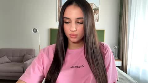 Snapshot of vixy_luna chatting on 05.27.26 Miss Mia online show from 05.27.26