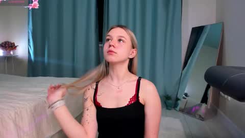 Snapshot of vixypickme chatting on 03.14.26 Mila online show from 03.14.26