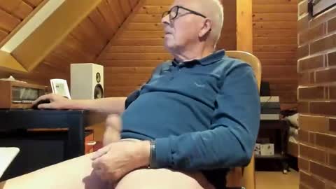 Snapshot of vonrex1 chatting on 12.28.24 heinz online show from 12.28.24