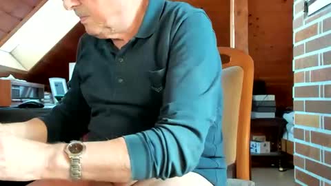 Snapshot of vonrex1 chatting on 12.29.24 heinz online show from 12.29.24