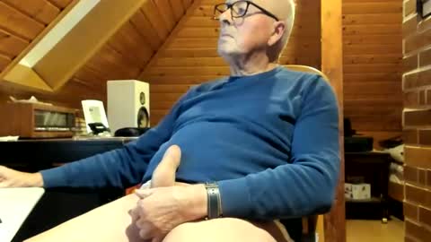 Snapshot of vonrex1 chatting on 12.31.24 heinz online show from 12.31.24