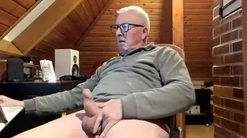 Snapshot of vonrex1 chatting on 01.15.25 heinz online show from 01.15.25