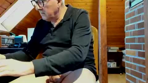 Snapshot of vonrex1 chatting on 02.17.25 heinz online show from 02.17.25