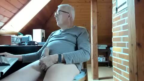 Snapshot of vonrex1 chatting on 02.25.25 heinz online show from 02.25.25