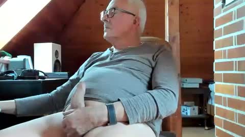 Snapshot of vonrex1 chatting on 02.25.25 heinz online show from 02.25.25