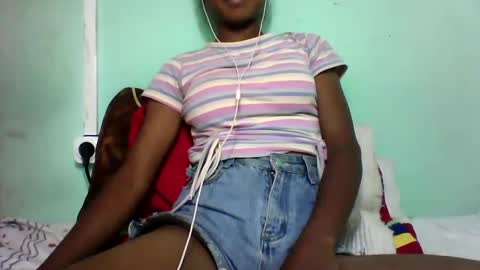 Snapshot of vounialdy chatting on 01.27.25 vounialdy online show from 01.27.25