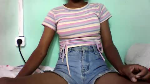 Snapshot of vounialdy chatting on 01.28.25 vounialdy online show from 01.28.25