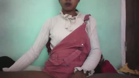 Snapshot of vounialdy chatting on 02.21.25 vounialdy online show from 02.21.25