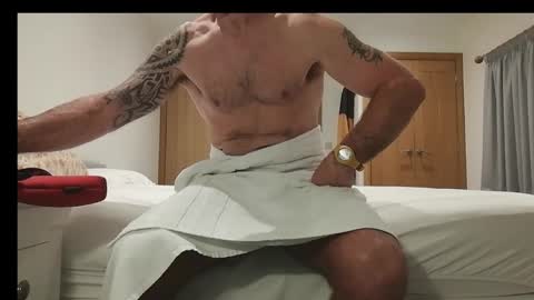 Snapshot of voyeur1391365 chatting on 09.17.25 voyeur1391365 online show from 09.17.25