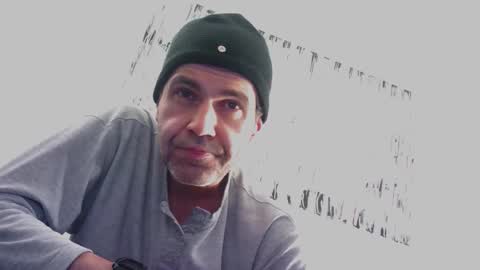 Snapshot of voyeuredeluxe chatting on 12.17.25 voyeuredeluxe online show from 12.17.25