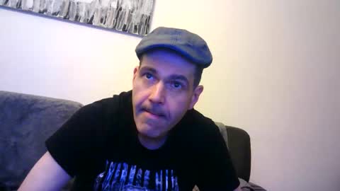 Snapshot of voyeuredeluxe chatting on 12.23.25 voyeuredeluxe online show from 12.23.25