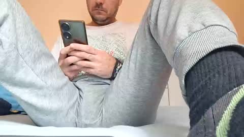 Snapshot of vozd chatting on 02.17.25 sweetcock online show from 02.17.25