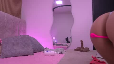 Snapshot of vvioleta_ chatting on 04.21.26 Violeta online show from 04.21.26