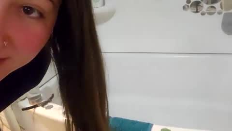 Snapshot of walnut4u chatting on 01.13.25 Walnut4u online show from 01.13.25