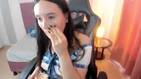 Snapshot of wanda_sg chatting on 06.26.26 Alexandra online show from 06.26.26