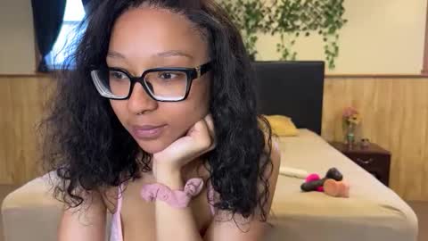 Snapshot of wanderlustgaal chatting on 05.18.26 wanderlustgaal online show from 05.18.26