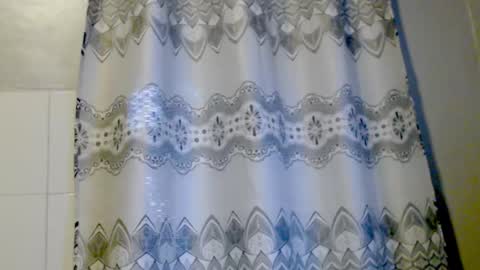 Snapshot of watermelon05 chatting on 11.17.25 watermelon05 online show from 11.17.25