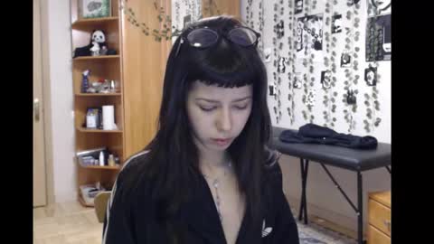 Mina online show from 11.21.25