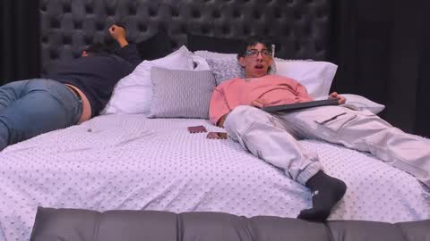 Jhonny Dick  his neighbors. online show from 04.21.26