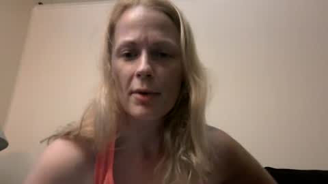 Snapshot of webcumcouple chatting on 08.04.26 HayleyJay online show from 08.04.26