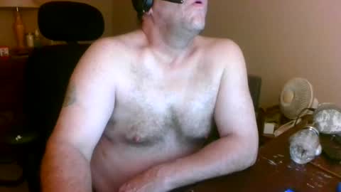 Snapshot of welderod chatting on 07.03.26 welderod online show from 07.03.26