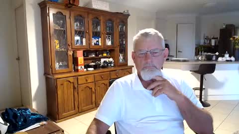 Snapshot of wellhelloo chatting on 05.19.26 Wellhelloo online show from 05.19.26