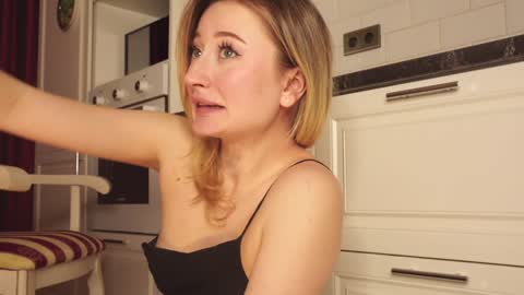 Snapshot of wendy_amber chatting on 12.03.24 Daisy    online show from 12.03.24