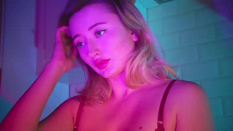 Snapshot of wendy_amber chatting on 12.06.24 Daisy    online show from 12.06.24