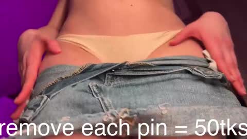 Snapshot of wendy_amber chatting on 02.05.25 Daisy    online show from 02.05.25