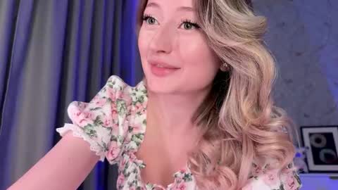 Snapshot of wendy_amber chatting on 10.20.25 Daisy    online show from 10.20.25