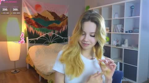 Snapshot of wendy_cutiex chatting on 09.12.25 Wendy online show from 09.12.25