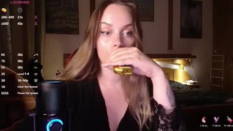 Lana online show from 11.05.25