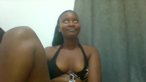 Snapshot of wet_pussieyy chatting on 11.29.25 wet_pussieyy online show from 11.29.25