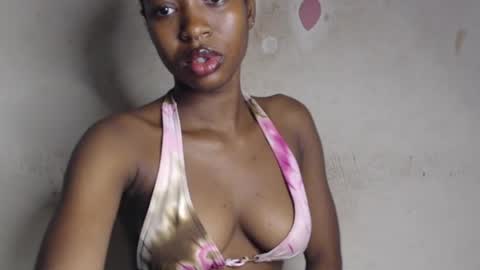 Snapshot of wet_pussy200 chatting on 04.26.26 Bella online show from 04.26.26
