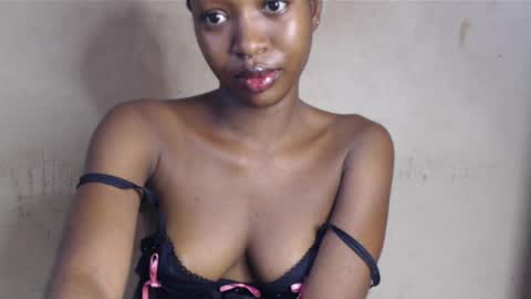 Snapshot of wet_pussy200 chatting on 05.14.26 Bella online show from 05.14.26