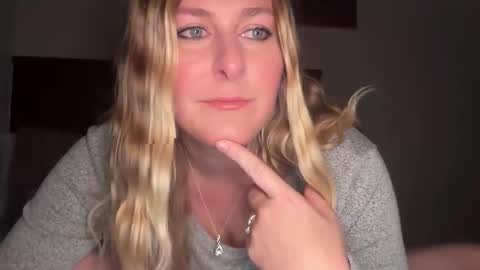 Snapshot of wet_scarlett72 chatting on 10.29.25 Scarlett online show from 10.29.25