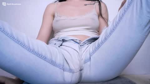 Beatrice Moan from LovenseWet from Tip MenuOpen for Private online show from 03.12.25